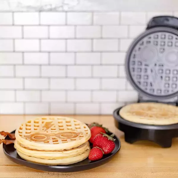 harry-potter-waffle-maker-glasses-and-lightning-bolt-1751493590-11 harry-potter-waffle-maker-glasses-and-lightning-bolt-1751493590-11
