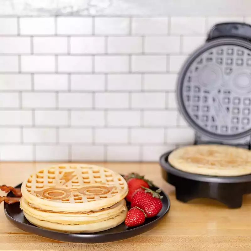 harry-potter-waffle-maker-glasses-and-lightning-bolt-1751493590-11