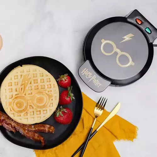 harry-potter-waffle-maker-glasses-and-lightning-bolt-1751493595-13 harry-potter-waffle-maker-glasses-and-lightning-bolt-1751493595-13