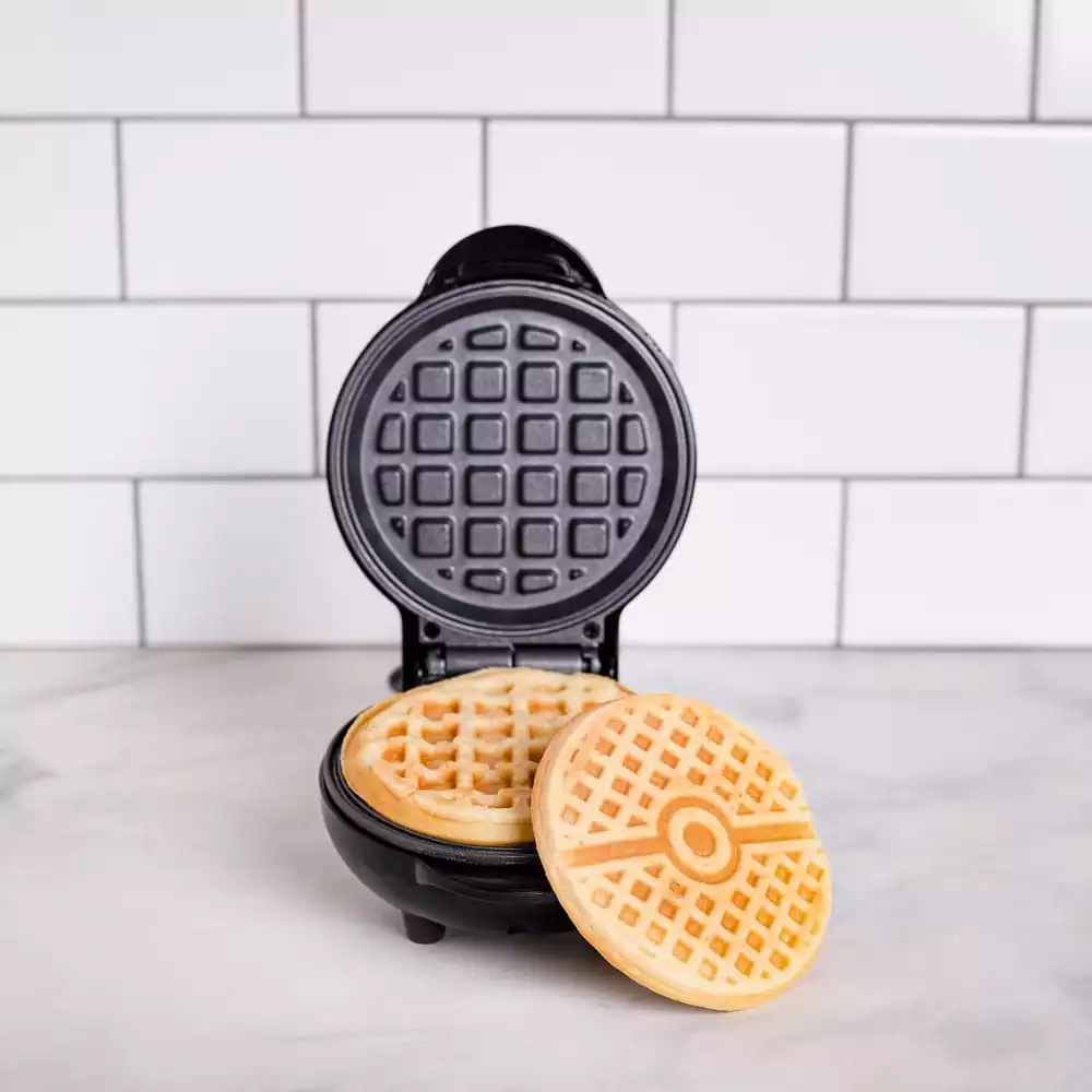 pokemon-waffle-maker-pokeball-1751406571-2