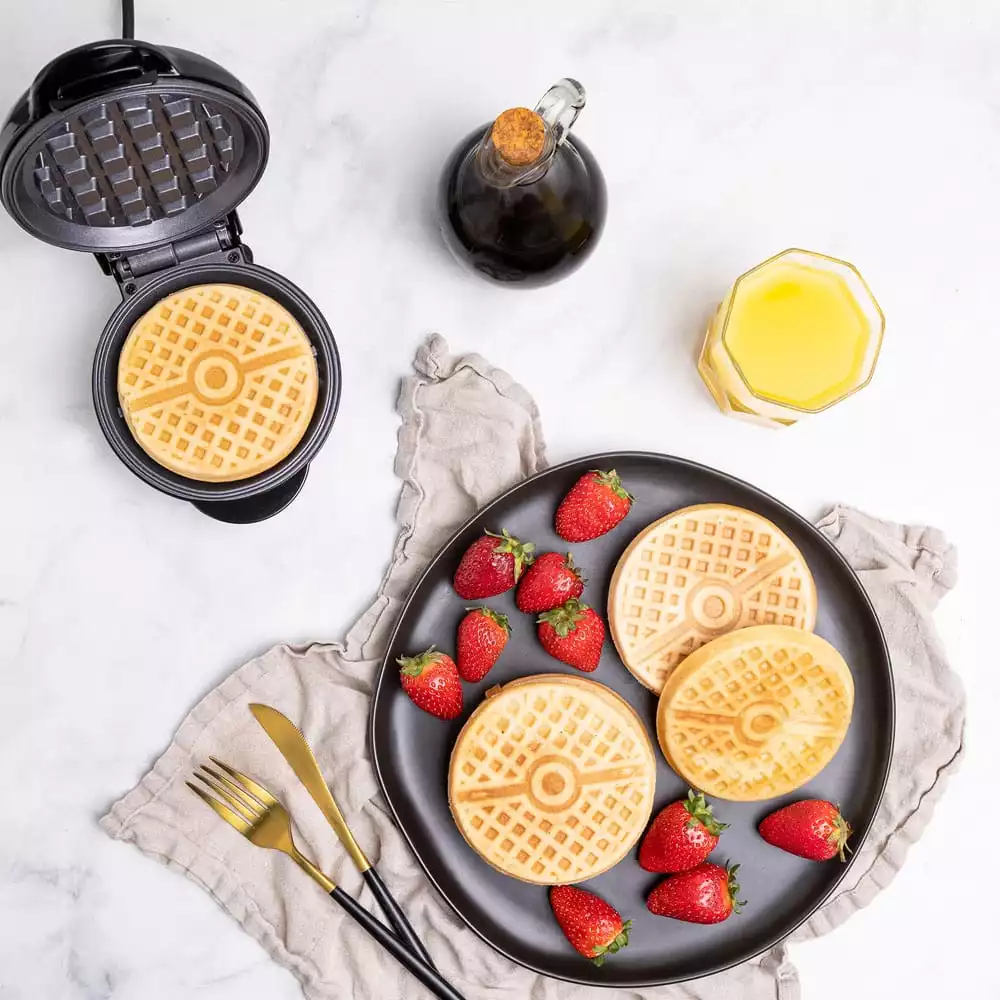pokemon-waffle-maker-pokeball-1751406578-5