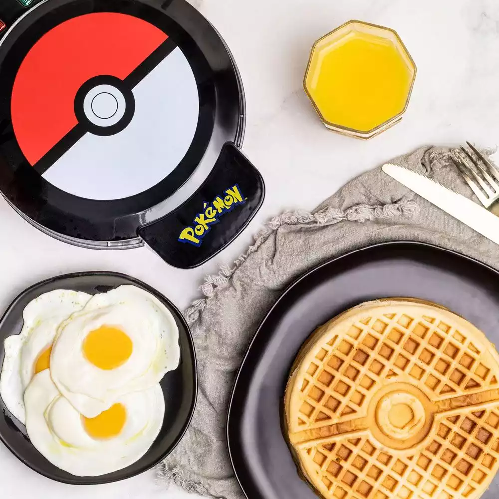 pokemon-waffle-maker-pokeball-1751493530-5