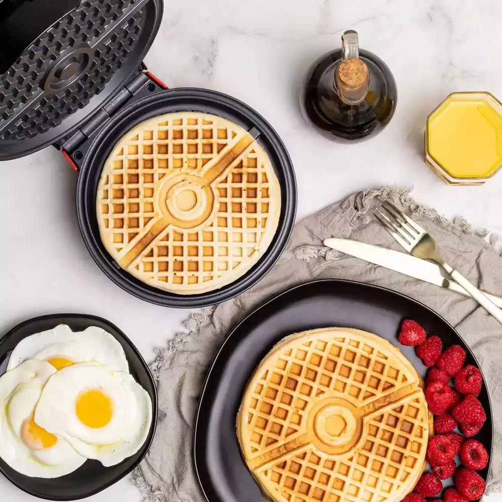 pokemon-waffle-maker-pokeball-1751493536-7
