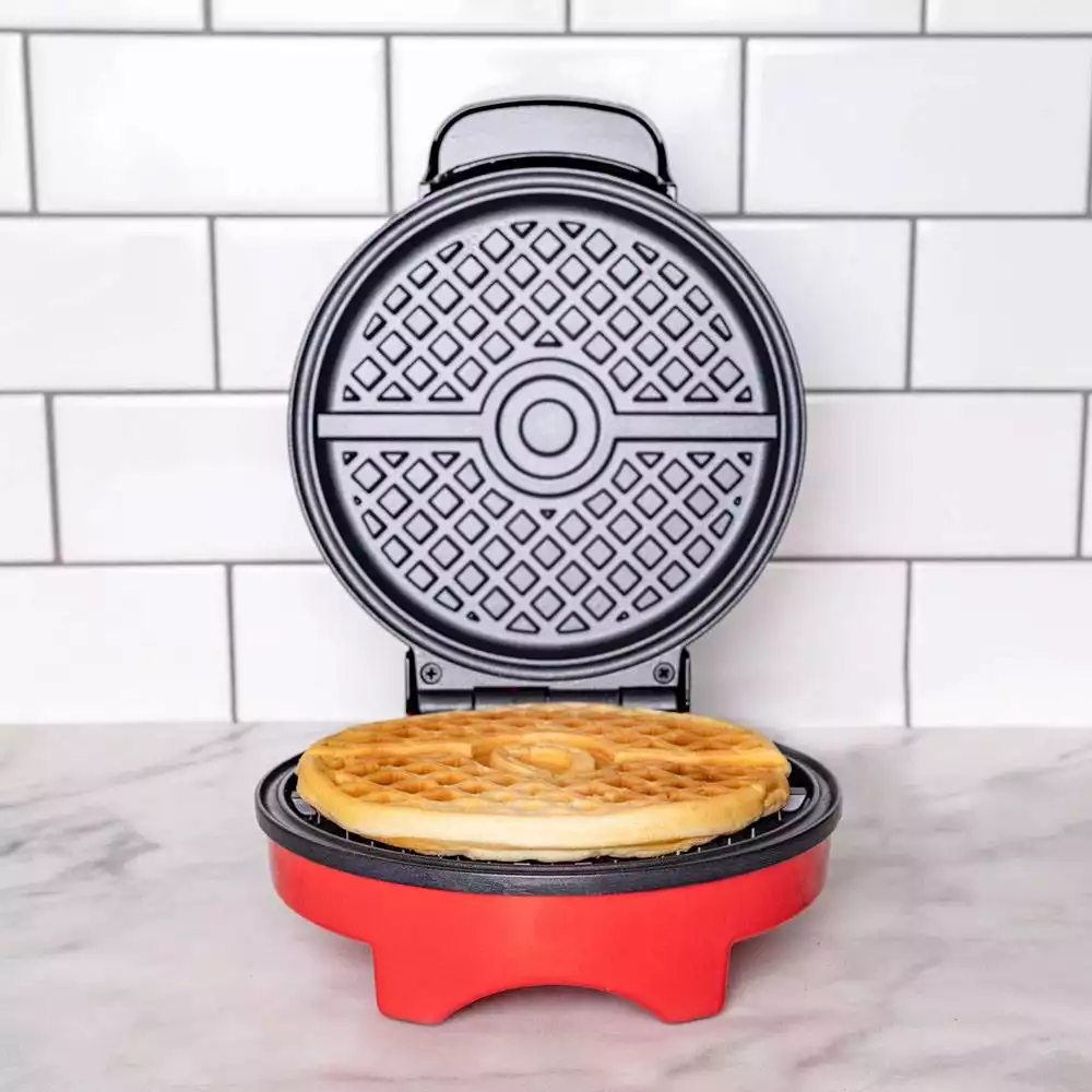 pokemon-waffle-maker-pokeball-1751493542-9