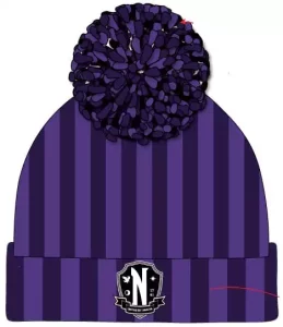 Berretto Pom-Pom con Logo Nevermore di Wednesday